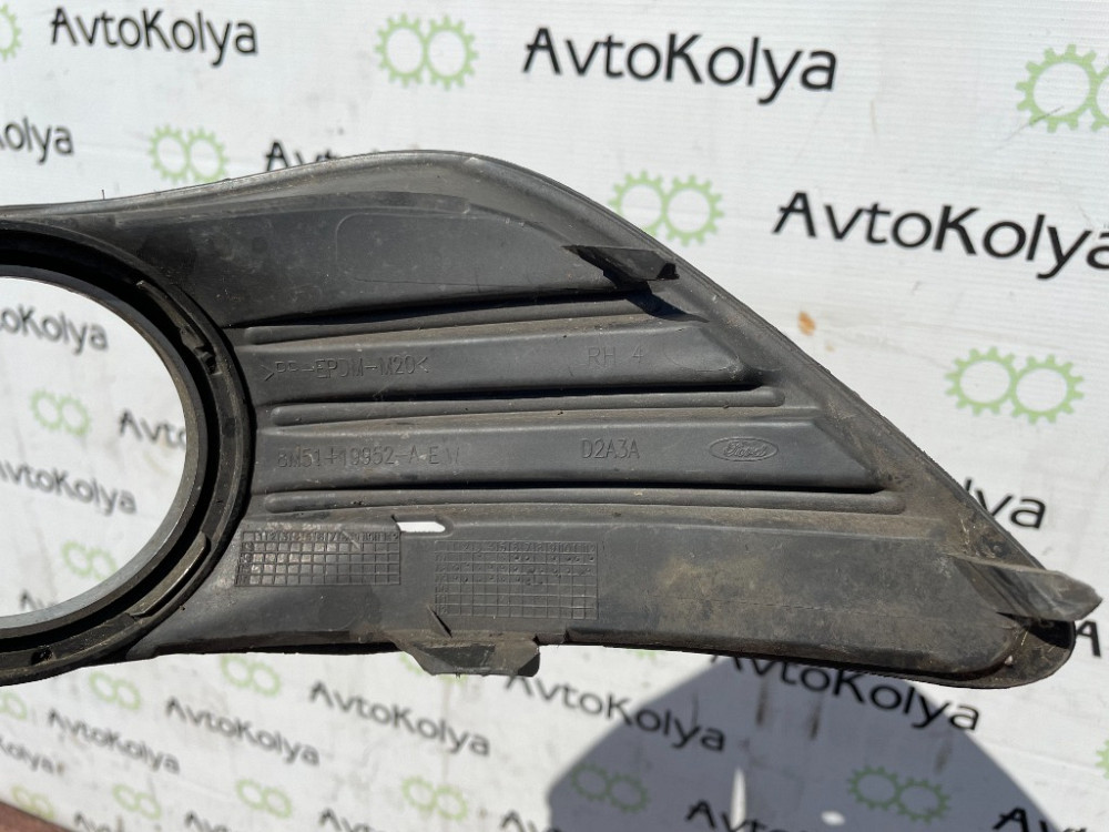 Рамка противотуманной фары правая Ford Focus 2008-2010 (8M51R-19952-AEW) Ковель - зображення 4