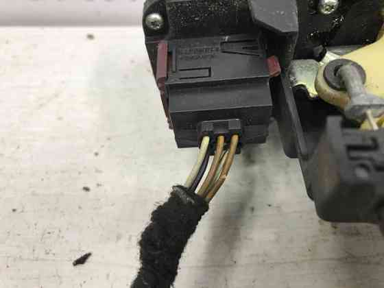 Замок двери задний правый Chevrolet Captiva C140 2.2 ДИЗЕЛЬ 2006 (б/у) Київ