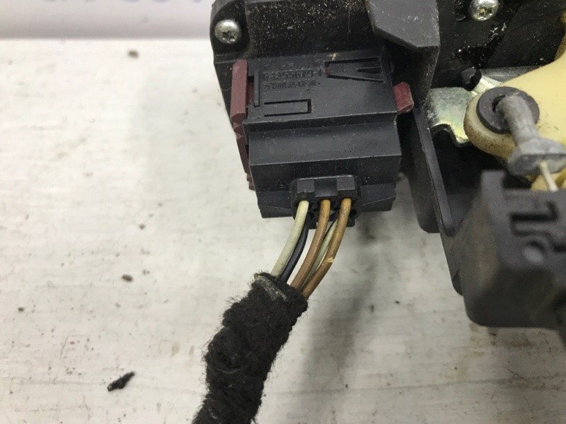 Замок двери задний правый Chevrolet Captiva C140 2.2 ДИЗЕЛЬ 2006 (б/у) Київ - зображення 4