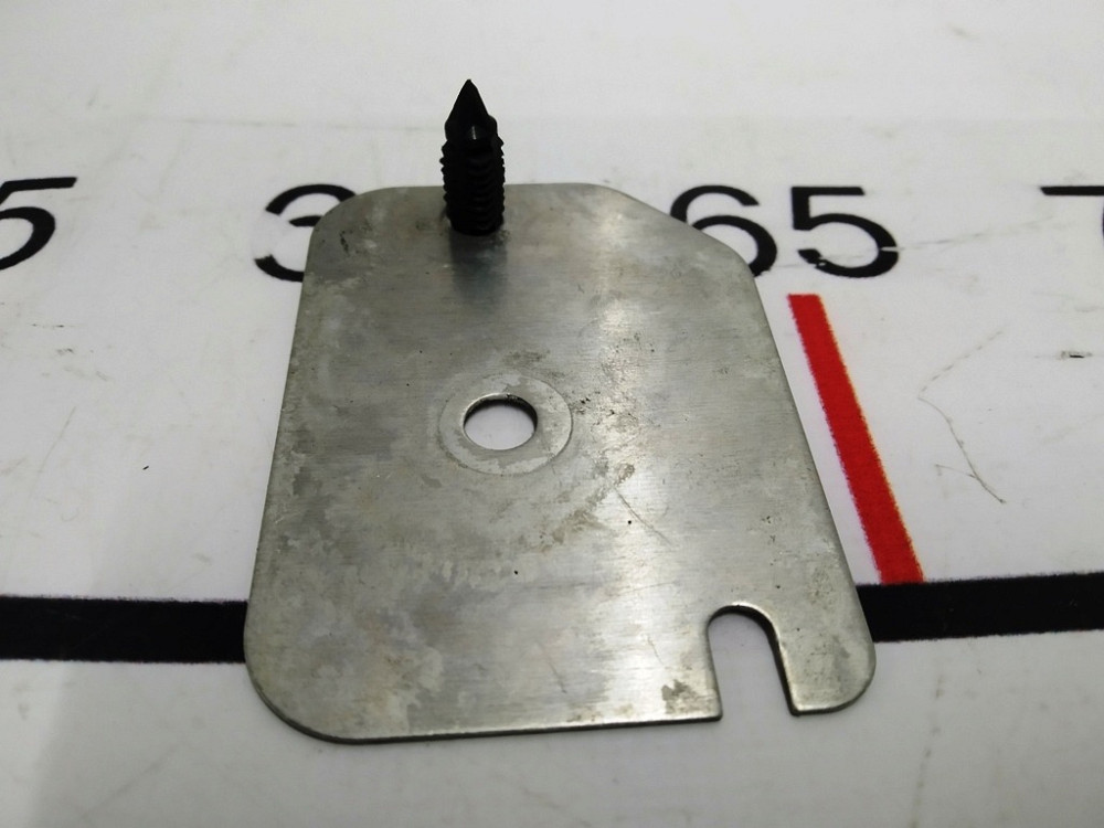 1Кронштейн изолятора вторичной задвижки крышки Tesla model S 1011693-00-A Киев - изображение 2