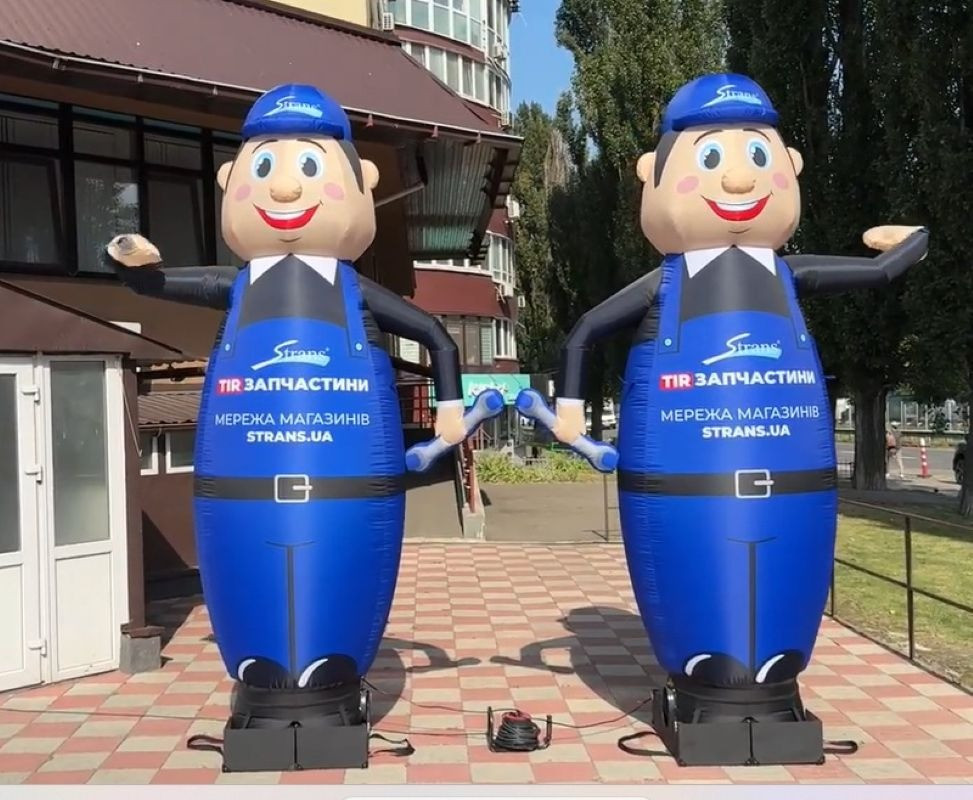 Человек машет на дороге, реклама в месте продаж 340 см Київ - зображення 4