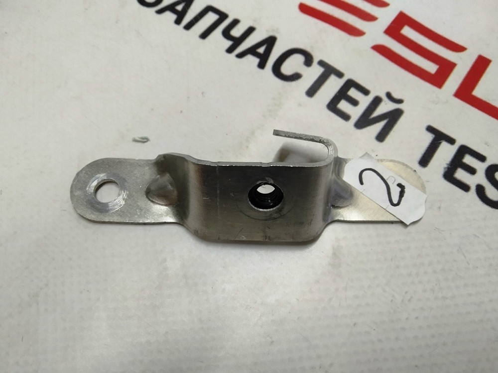 1Кронштейн тросика открытия двери передней правой Tesla model S, model S REST 1003541-00-A Киев - изображение 1