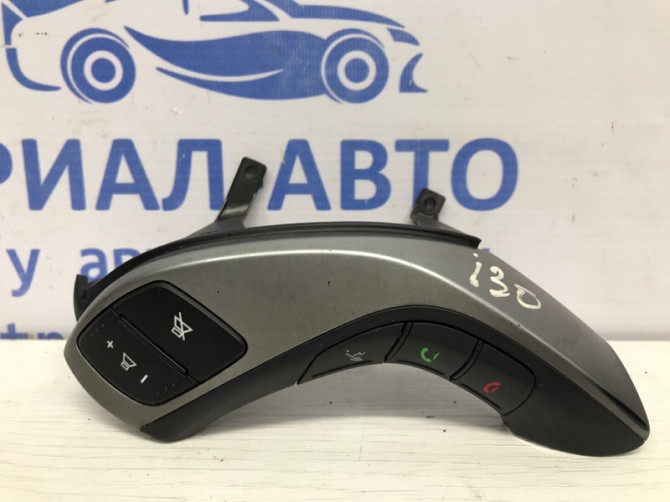 Кнопки руля Hyundai I30 GD 1.6 DIESEL D4FB 2011 (б/у) Киев - изображение 1