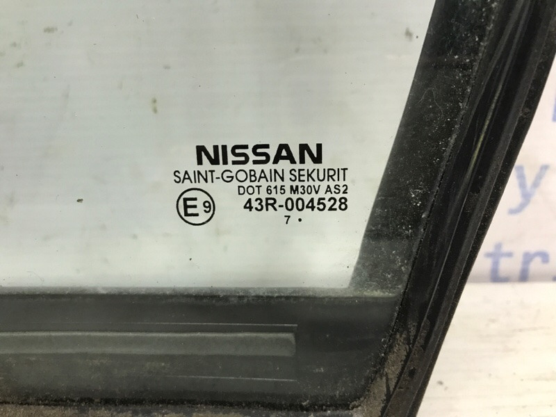 Стекло двери задней левой (форточка) Nissan Tiida C11 1.6 БЕНЗИН HR16 2004 (б/у) Київ - зображення 3