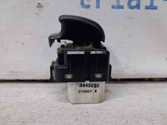 Кнопка стеклоподъемника Mitsubishi Pajero Wagon 3 3.2 ДИЗЕЛЬ 4M41 1999 (б/у) Киев