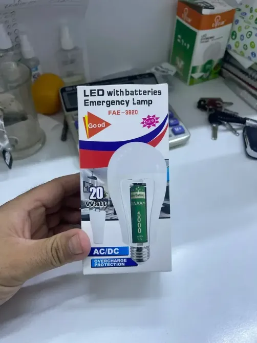Аварійна світлодіодна лампа 20W з акумулятором на патрон Одеса - зображення 1