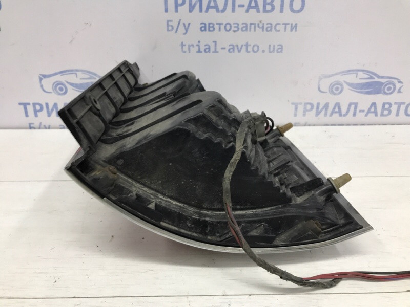 Фонарь задний внешний левый Mitsubishi Pajero Wagon 3 3.2 ДИЗЕЛЬ 4M41 1999 (б/у) Киев - изображение 7