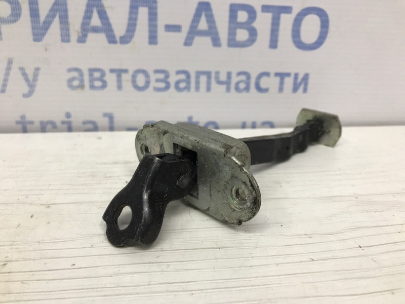 Ограничитель двери задний левый Nissan Tiida C11 1.6 БЕНЗИН HR16 2004 (б/у) Киев - изображение 2