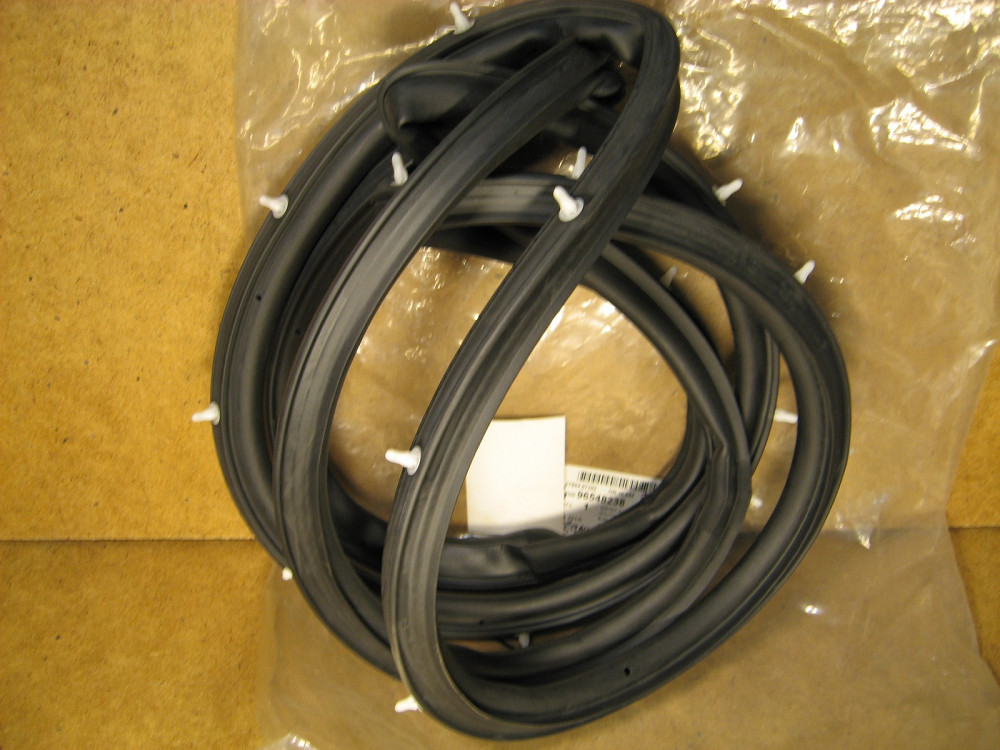 Уплотнитель задней двери Lacetti Днепр - изображение 1