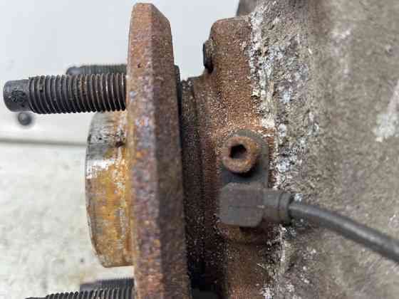 Кулак поворотный правый со ступицей Chevrolet Captiva C140 2.2 DIESEL Z22D1 2006 (б/у) Киев