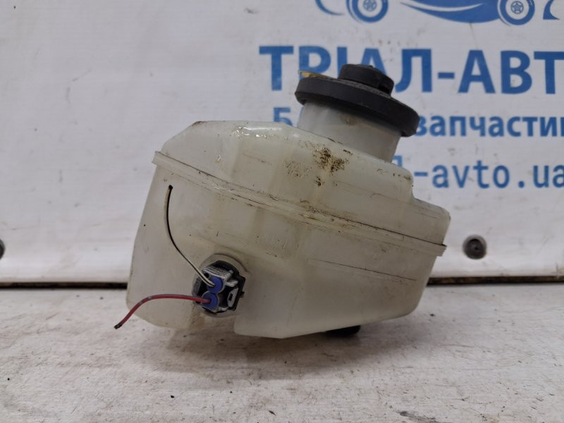 Бачок главного тормозного цилиндра Toyota Camry XV30 3.0 БЕНЗИН 1MZFE 2001 (б/у) Киев - изображение 1