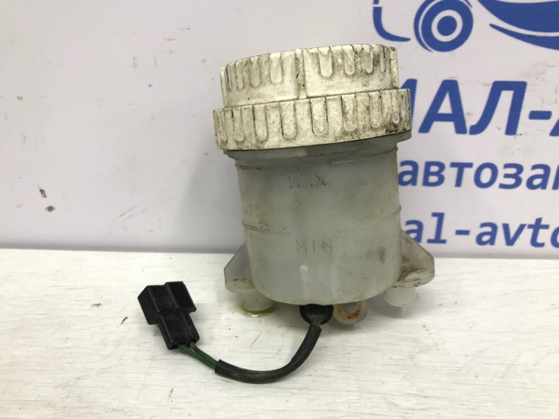 Бачок главного тормозного цилиндра Mitsubishi Pajero Sport K9 2.5 DIESEL 4D56 1996 (б/у) Київ - зображення 1