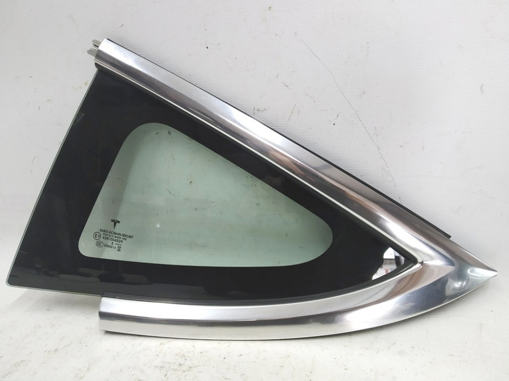 Стекло крыла заднего левого (форточка) с хромом Tesla model 3 1098757-00-G Киев - изображение 1