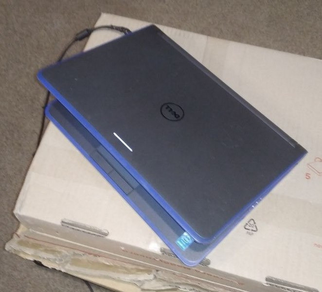 Ноутбук Dell Latitude 3350 Київ - зображення 3