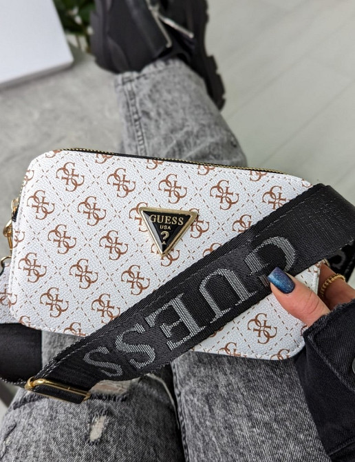 Бозовая сумка женская кросс боди Guess черная модная маленькая AN102 Одесса - изображение 1