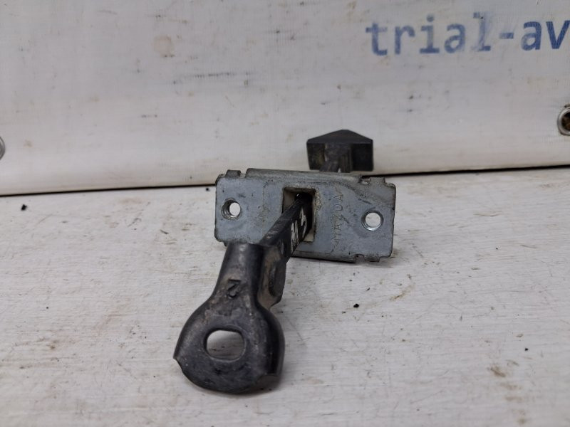 Ограничитель двери задний правый Mazda 3 BK 1.6 БЕНЗИН Z6 2003 (б/у) Киев - изображение 2