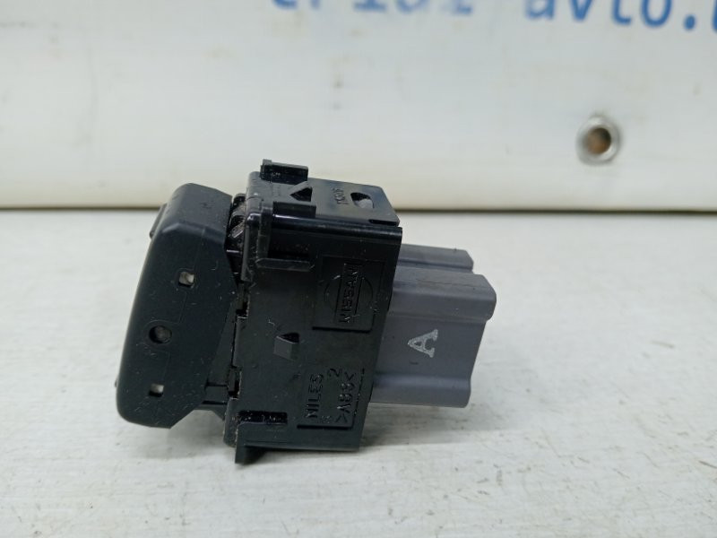 Кнопка обогрева сид. Nissan X-Trail T31 2.0 DIESEL M9R 2007 (б/у) Київ - зображення 2