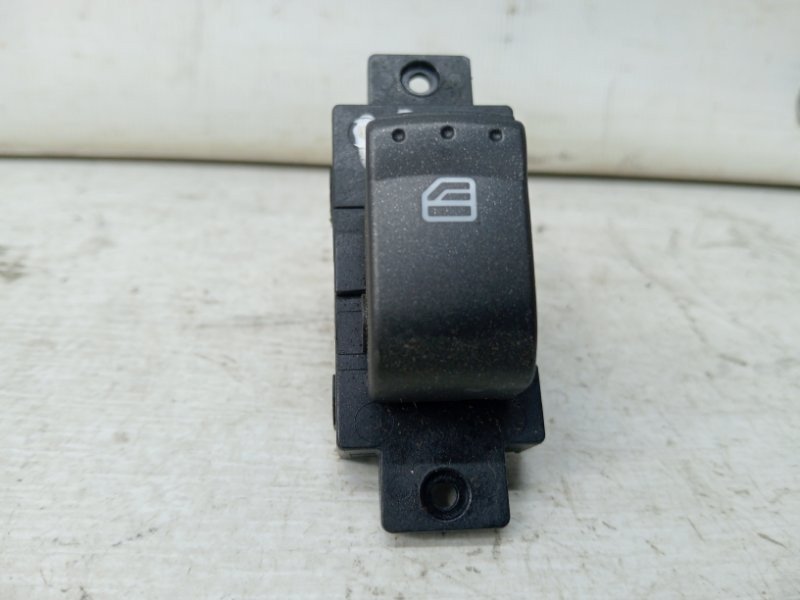 Кнопка стеклоподъемника SsangYong Korando C200 2.0 DIESEL D20DT 2010 (б/у) Киев - изображение 1