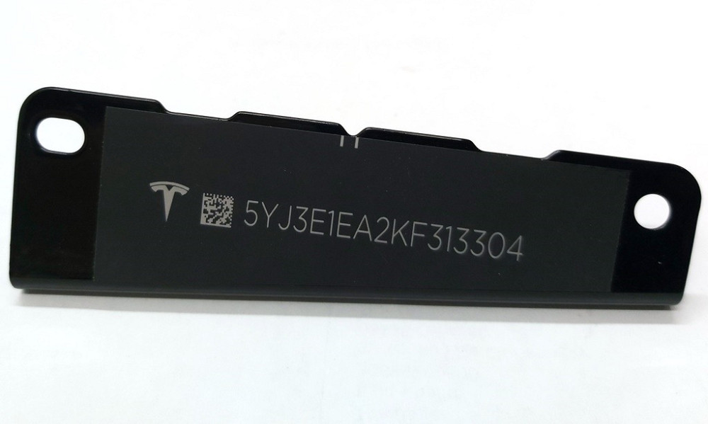 Табличка с VIN кодом под лобовым стеклом Tesla model 3 1006865-00-C Киев - изображение 1