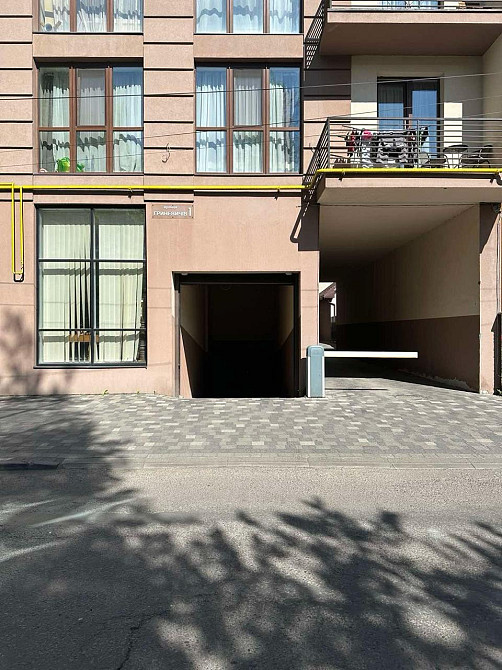 Паркомісце в центрі міста, вул. Богунська,1 . Будинок ВД груп Івано-Франківськ - зображення 1