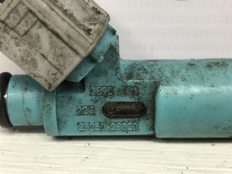 Форсунка топливная Toyota Camry XV30 2.4 БЕНЗИН 2AZFE 2001 (б/у) Киев - изображение 3