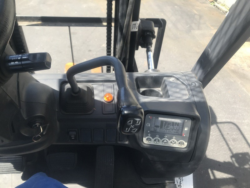 Газ-бензиновий навантажувач TCM (Nissan), напрацювання 5045 мотогодин. Модель: FHGE25T5 Львів - зображення 7