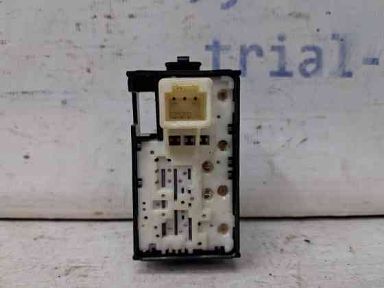 Кнопка стеклоподъемника Toyota Auris E150 1.6 БЕНЗИН 1ZRFAE 2006 (б/у) Киев