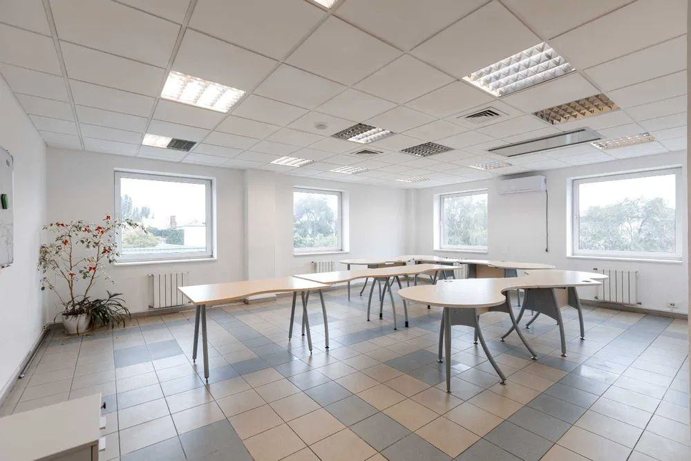 Продам. Торгово-офісна будівля 5718 м.кв. 37 соток. Центр. вул. Святослава Хороброго Днепр - изображение 8