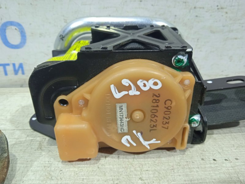 Ремень безопасности передний левый Mitsubishi L200 KB 2.5 ДИЗЕЛЬ 4D56U 2006 (б/у) Київ - зображення 2