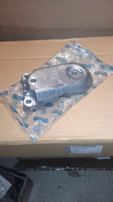 Кронштейн правой подушки двигателя Nubira 1.6 Дніпро - зображення 1