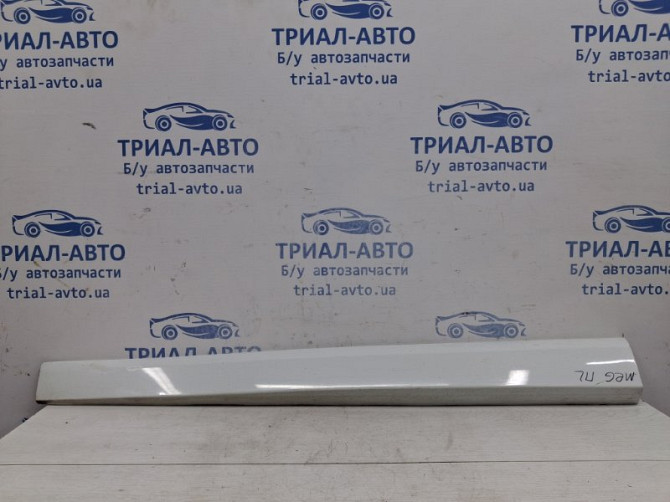 Накладка двери Renault Megane 3 1.5 DIESEL K9K 2008 перед. лев. (б/у) Київ - зображення 1
