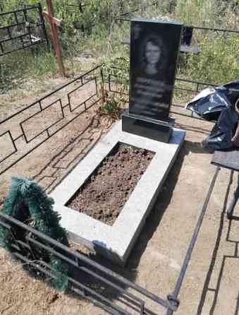 Прибирання на Лісовому цвинтарі Київ