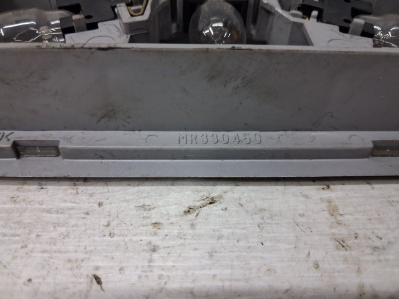 Плафон передний Mitsubishi Pajero Wagon 3 3.2 ДИЗЕЛЬ 4M41 1999 (б/у) Київ - зображення 3