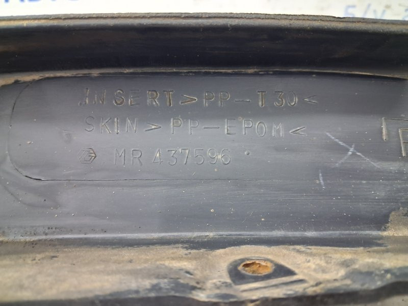 Брызговик передний Mitsubishi Pajero Wagon 3 3.2 ДИЗЕЛЬ 4M41 1999 прав. (б/у) Київ - зображення 5