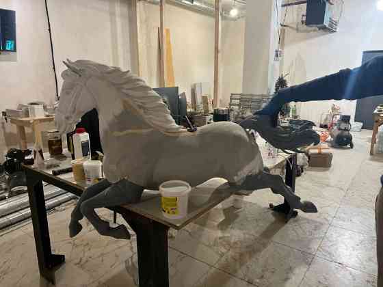 Фотозона «Карусель» з кіньми на замовлення Київ