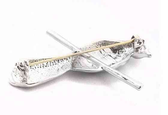 Брошь Пересмешник: Когда слова — оружие, а молчание — власть. Символ Мастера над монетой, Київ