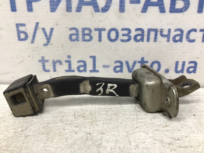 Ограничитель двери задний правый Mitsubishi L200 KB 2.5 ДИЗЕЛЬ 4D56U 2006 (б/у) Киев - изображение 1