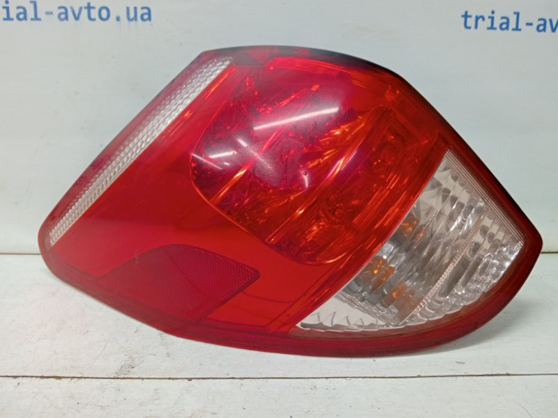 Фонарь задний внешний левый Toyota RAV 4 A30 2.0 БЕНЗИН 1AZFE 2005 (б/у) Киев - изображение 1