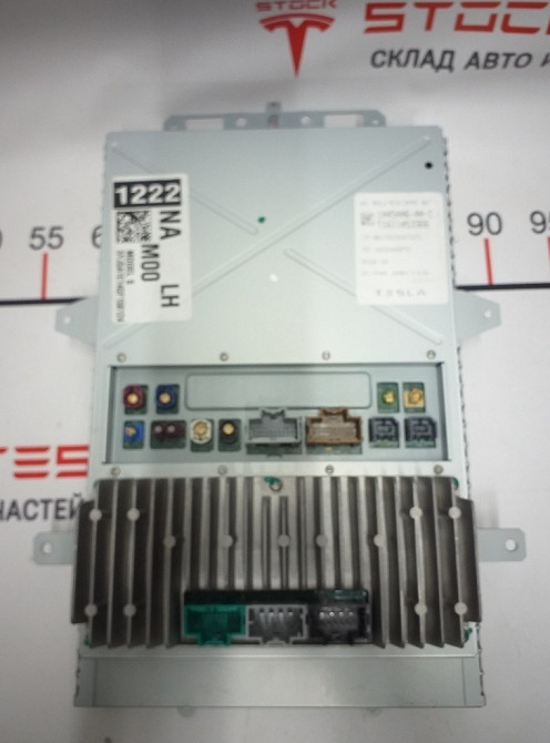 Кнопка блока регулировки положения сиденья 2-го ряда правого Tesla model X 1054312-00-B Київ - зображення 2