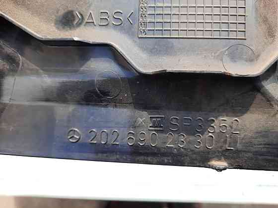 2026902430 Обшивка стойки Mercedes Benz W202 2026902330 Дніпро