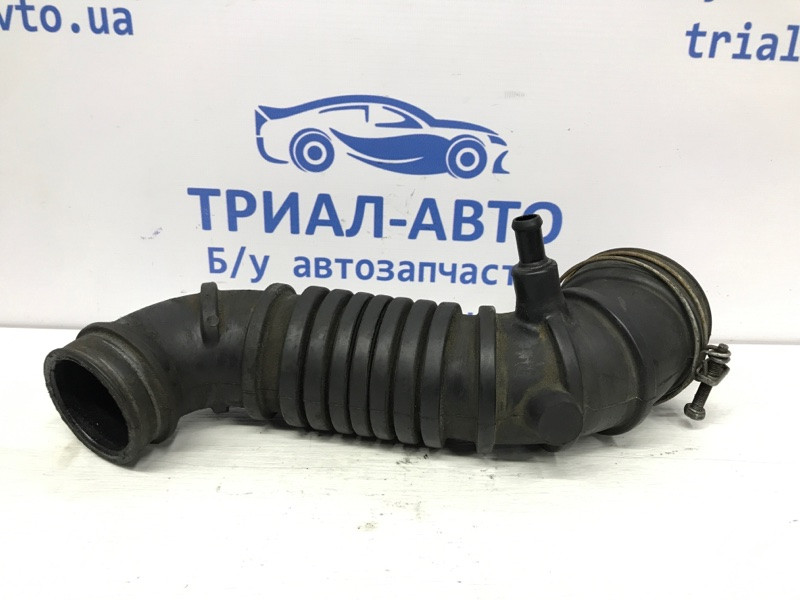 Патрубок воздушного фильтра Mitsubishi Pajero Sport K9 2.5 DIESEL 4D56 1996 (б/у) Киев - изображение 1