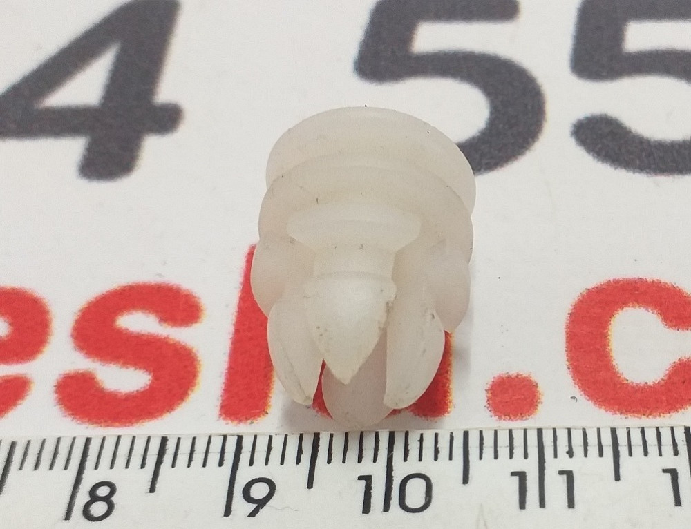 Клипса пластиковая белая 10X2.5 Tesla model 3 1092696-00-B Київ - зображення 3