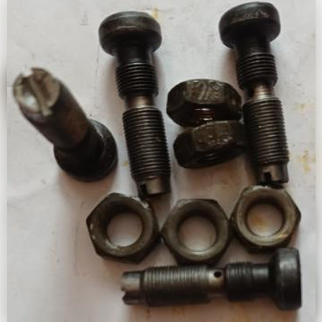 Гвинт регулювальний коромисла з гайкою ЯМЗ КРАЗ, МАЗ, Т-150 Суми - зображення 1