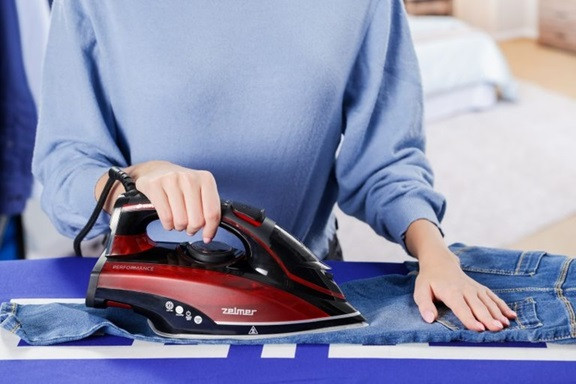 Утюг Zelmer ZIR3210 3200 Вт красный Київ - зображення 5