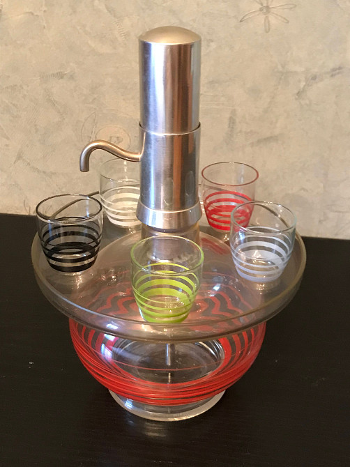 Винтажный графин для крепких напитков и вращающимся подносом с 5 рюмками. Дніпро - зображення 2