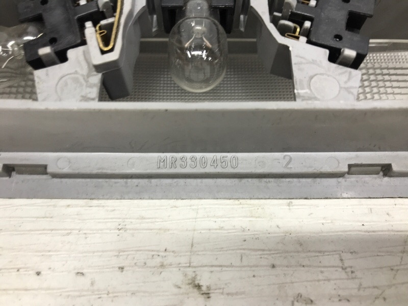 Плафон передний Mitsubishi Pajero Wagon 1999-2006 MR330450 (Арт. 54526) Київ - зображення 3