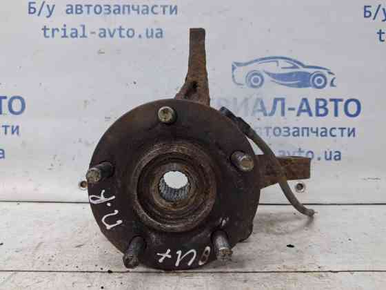 Кулак поворотный правый со ступицей Mitsubishi Outlander CU 2.4 БЕНЗИН 4G69 2003 (б/у) Киев