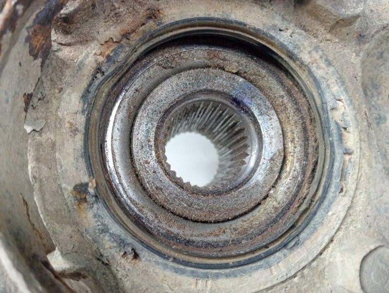 Кулак поворотный левый со ступицей Mitsubishi Pajero Wagon 4 3.2 ДИЗЕЛЬ 4M41 2006 (б/у) Киев - изображение 4