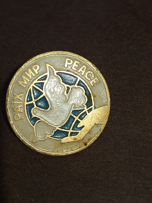 Металлический значок МИР советских времен Днепр - изображение 1