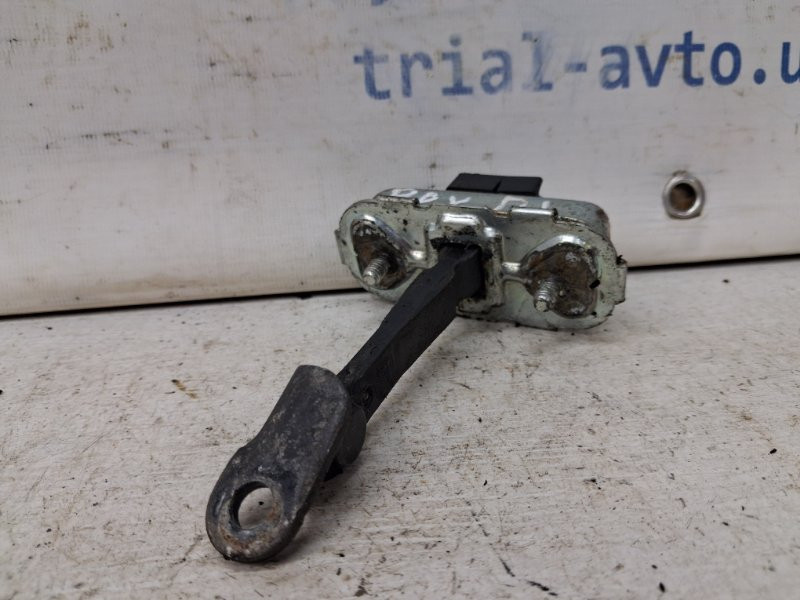 Ограничитель двери передний левый SsangYong Rexton Y250 2.7 D27DT 2006 (б/у) Киев - изображение 3